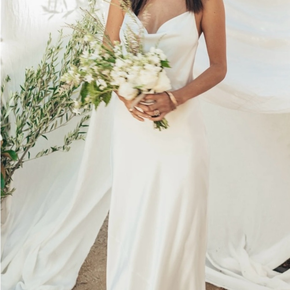 Show Me Your MuMu Cream Sleeveless Sweetheart Gown